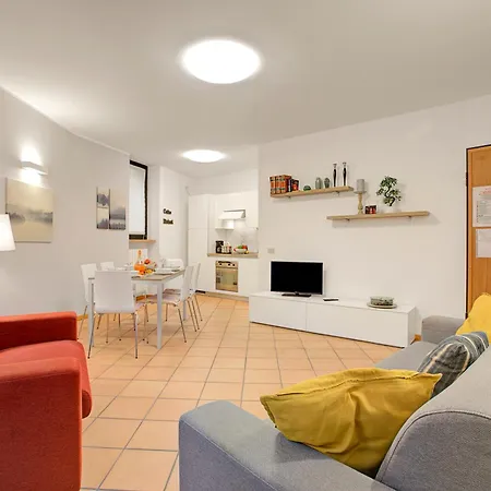 Luminose House With Shared Pool * Gardone Riviera