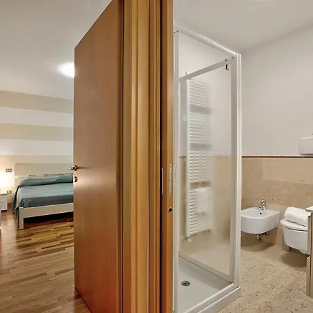 Luminose House With Shared Pool * Gardone Riviera