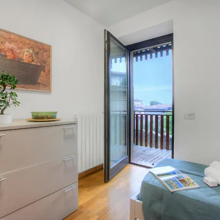 Luminose House With Shared Pool * Gardone Riviera
