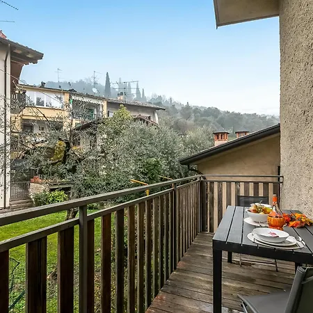 Luminose House With Shared Pool Gardone Riviera