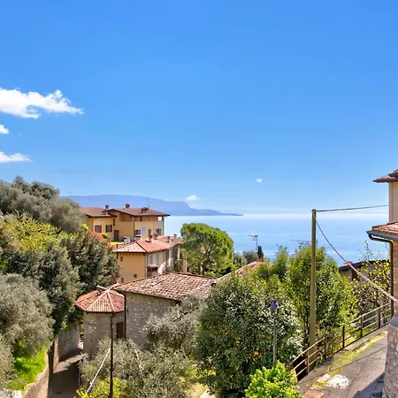 Appartamento Luminose House With Shared Pool