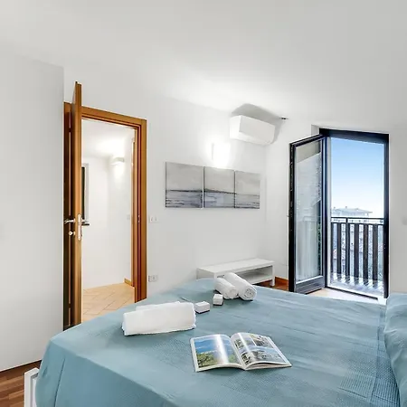 Luminose House With Shared Pool Appartamento Gardone Riviera