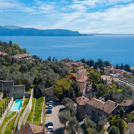 Luminose House With Shared Pool * Gardone Riviera