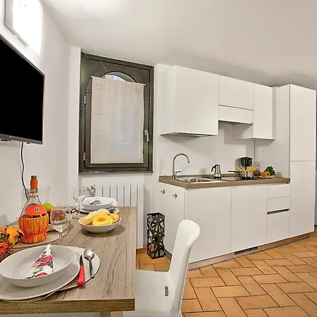 Luminose House With Shared Pool Gardone Riviera