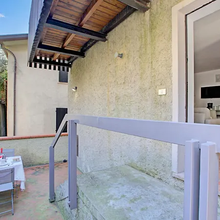 Luminose House With Shared Pool Appartamento