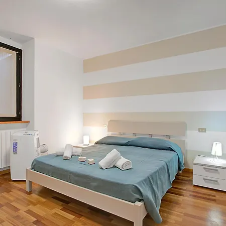 Apartment Magnolia House With Shared Pool Gardone Riviera